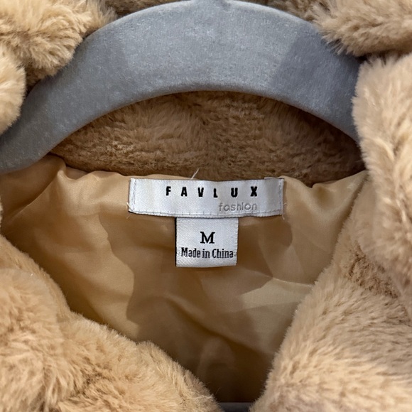 Camel Teddy Jacket✨ - Picture 2 of 3